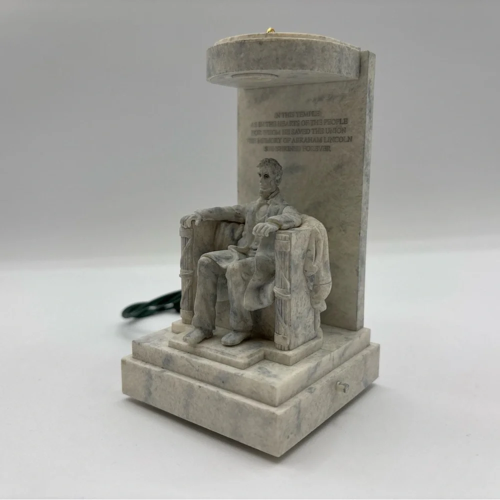 Vintage 1997 Hallmark Lincoln Memorial Ornament Light & Music Patriotic Keepsake